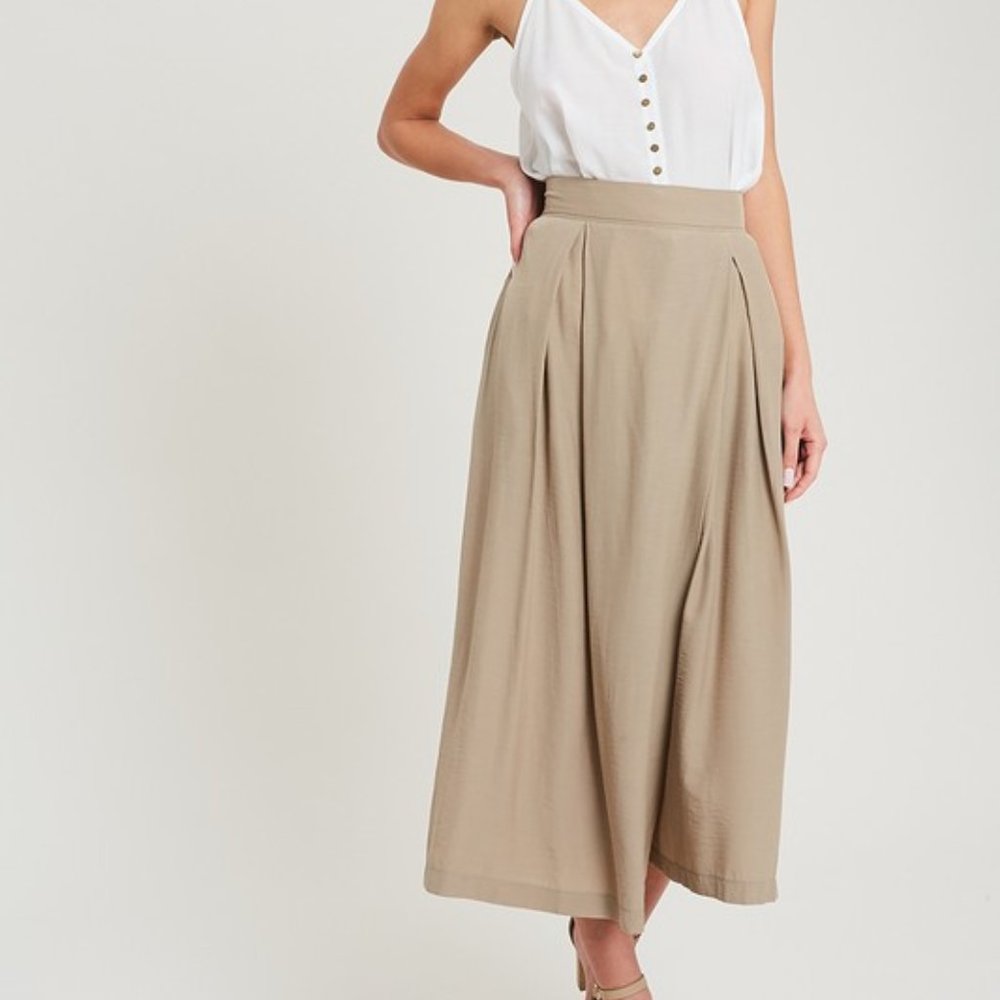Pleated Culotte Pants